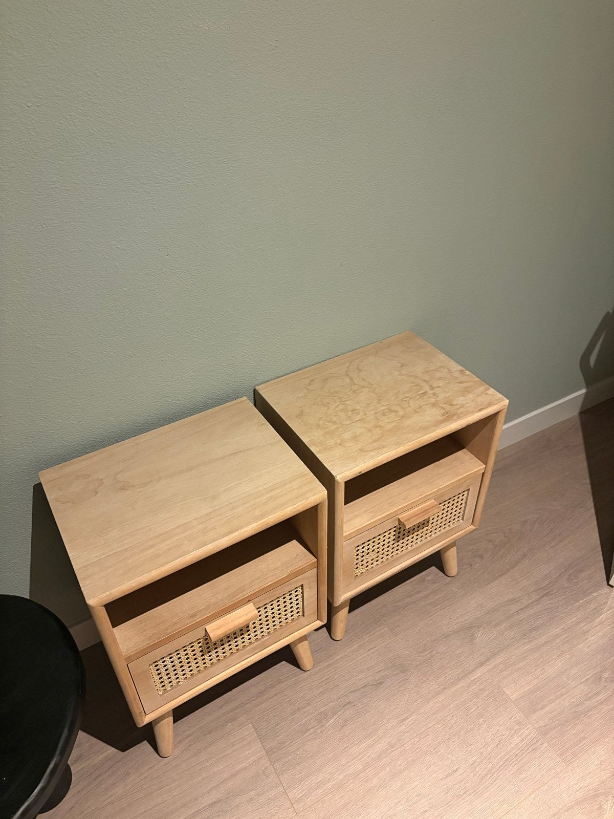 Set van 2 houten nachtkastjes met rotan lade, Ophalen, Gebruikt, 55 tot 70 cm, 45 tot 65 cm