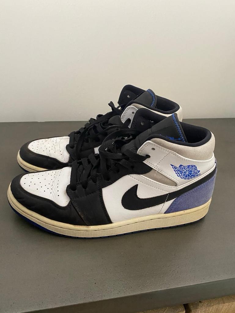 Nike Air Jordan 1 Mid - Zwart, Wit, Blauw - Maat 44, Ophalen, Zo goed als nieuw, Zwart, Sneakers of Gympen