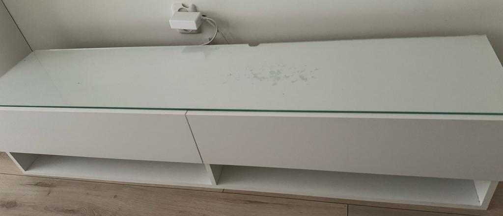 Witte hoogglans zwevende TV-meubel met glazen blad, Huis en Inrichting, Kasten | Televisiemeubels, Ophalen, Gebruikt, 100 tot 150 cm