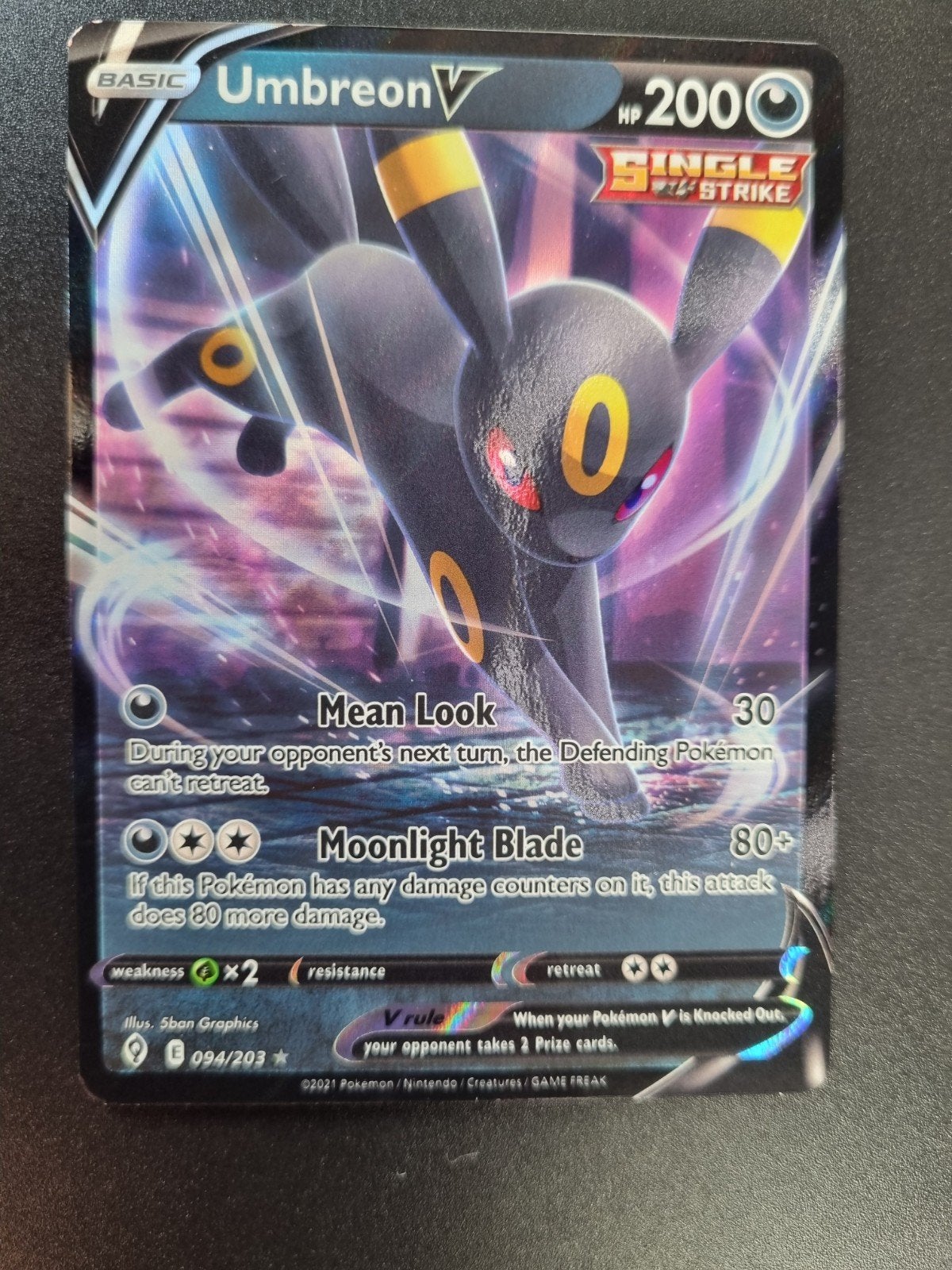 Umbreon v 094/203 - Evolving Skies, Ophalen of Verzenden, Zo goed als nieuw, Losse kaart