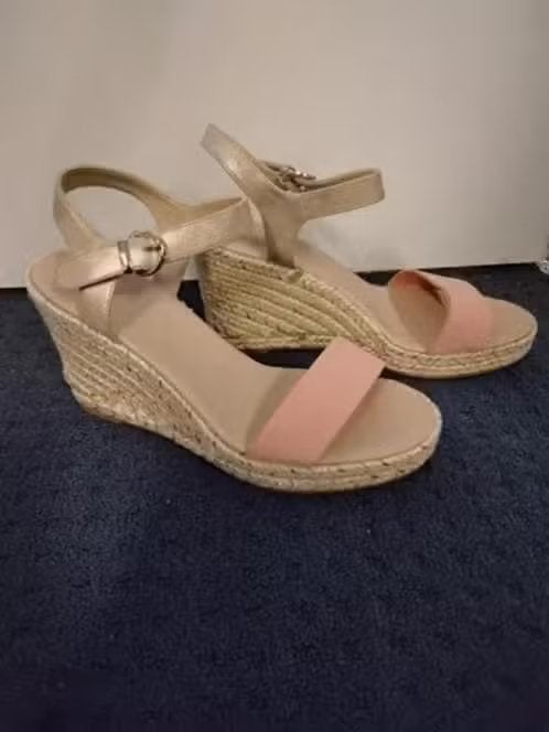 NIEUW! Graceland dames sandalen sleehak roze/goud mt39 €9,99, Nieuw, Graceland, Roze, Sandalen of Muiltjes
