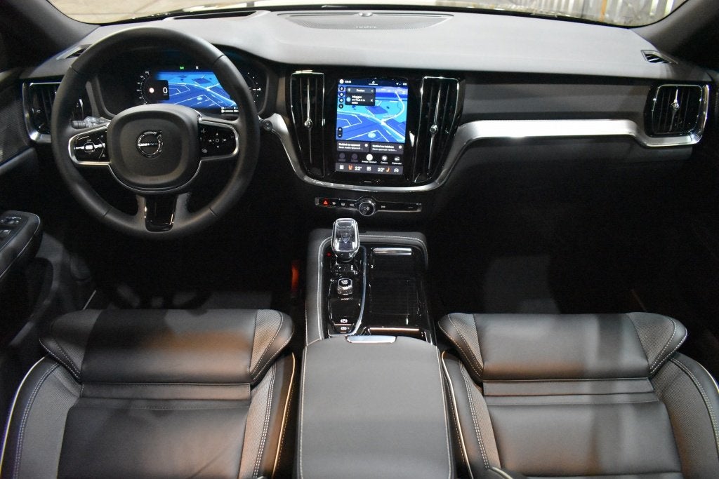 Volvo V60 T8 455PK AWD Plus Dark | Premium | Schuifdak | Tre, Automaat, Gebruikt, 4 cilinders, 24 maanden