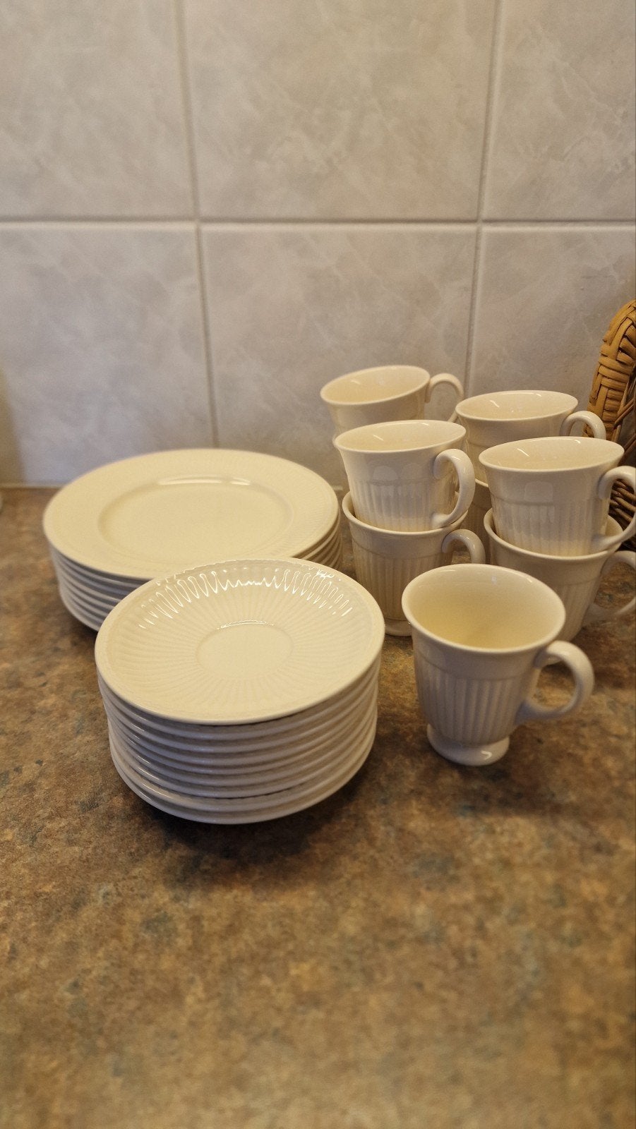 Wedgwood Edme 9 koffiekopjes met schotels en 8 gebaksbordjes, Ophalen, Klassiek, Zo goed als nieuw, Kop(pen) en/of Schotel(s)