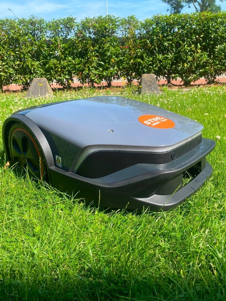 Zeer nette Stihl Robotmaaier iMow 7 EVO, Ophalen, Zo goed als nieuw, 50 cm of meer