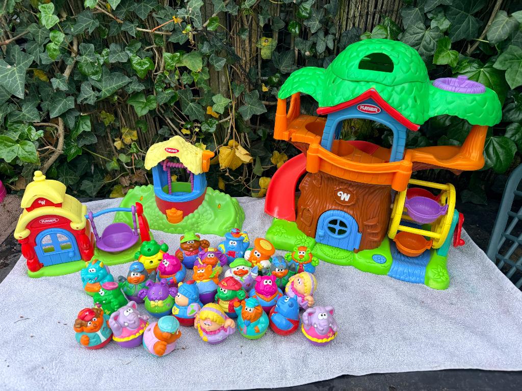 Playskool weebelsmet boomhut, huisjes en 25 pop, Ophalen, Gebruikt, Pop