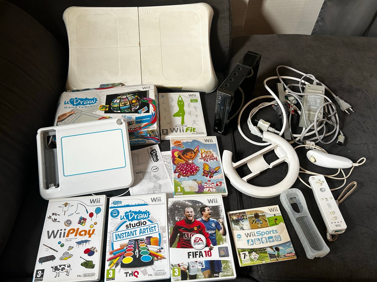 Wii Console Zwart met accessoires en spellen, Gebruikt, Overige genres, Eén computer, Ophalen of Verzenden