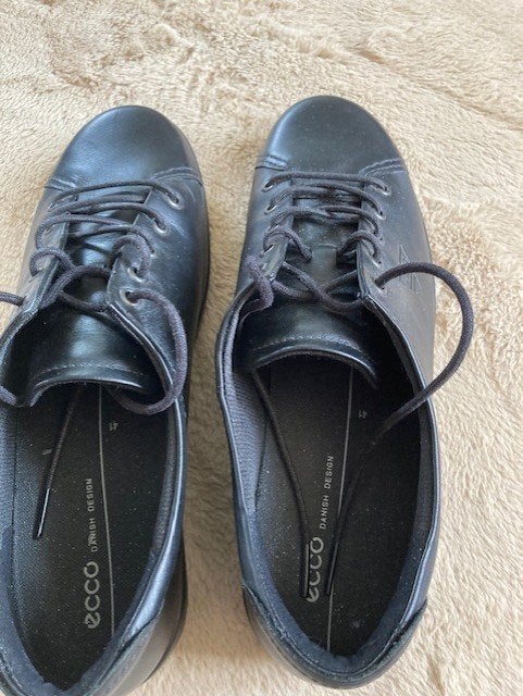 Weinig gebruikte ECCO dames schoenen Maat 41 met veters., Kleding | Dames, Schoenen, Ophalen, Zo goed als nieuw, Zwart, Sneakers of Gympen