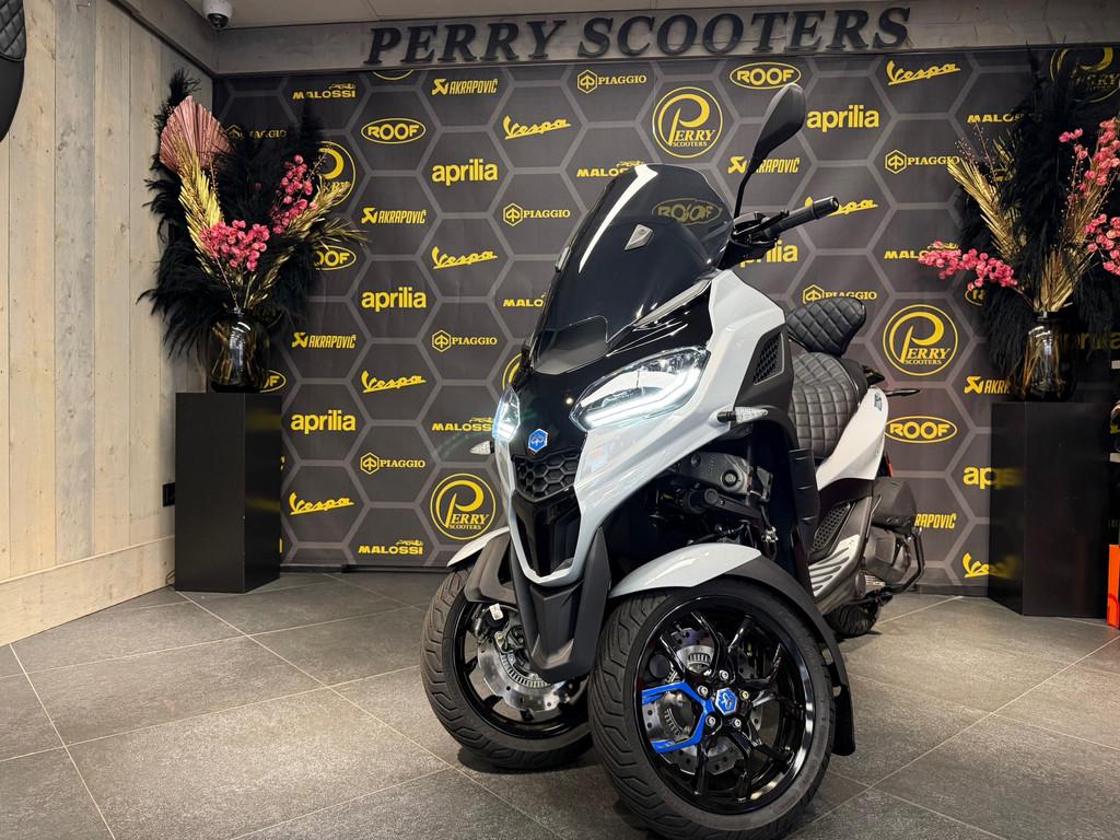 Piaggio 310 MP3 HPE Sport 2026 EXCLUSIVE EURO5+ SPECIAL EDIT, Gedempte oude gracht 112
2011GW  Haarlem, NL, Scooter, Piaggio, 310 cc