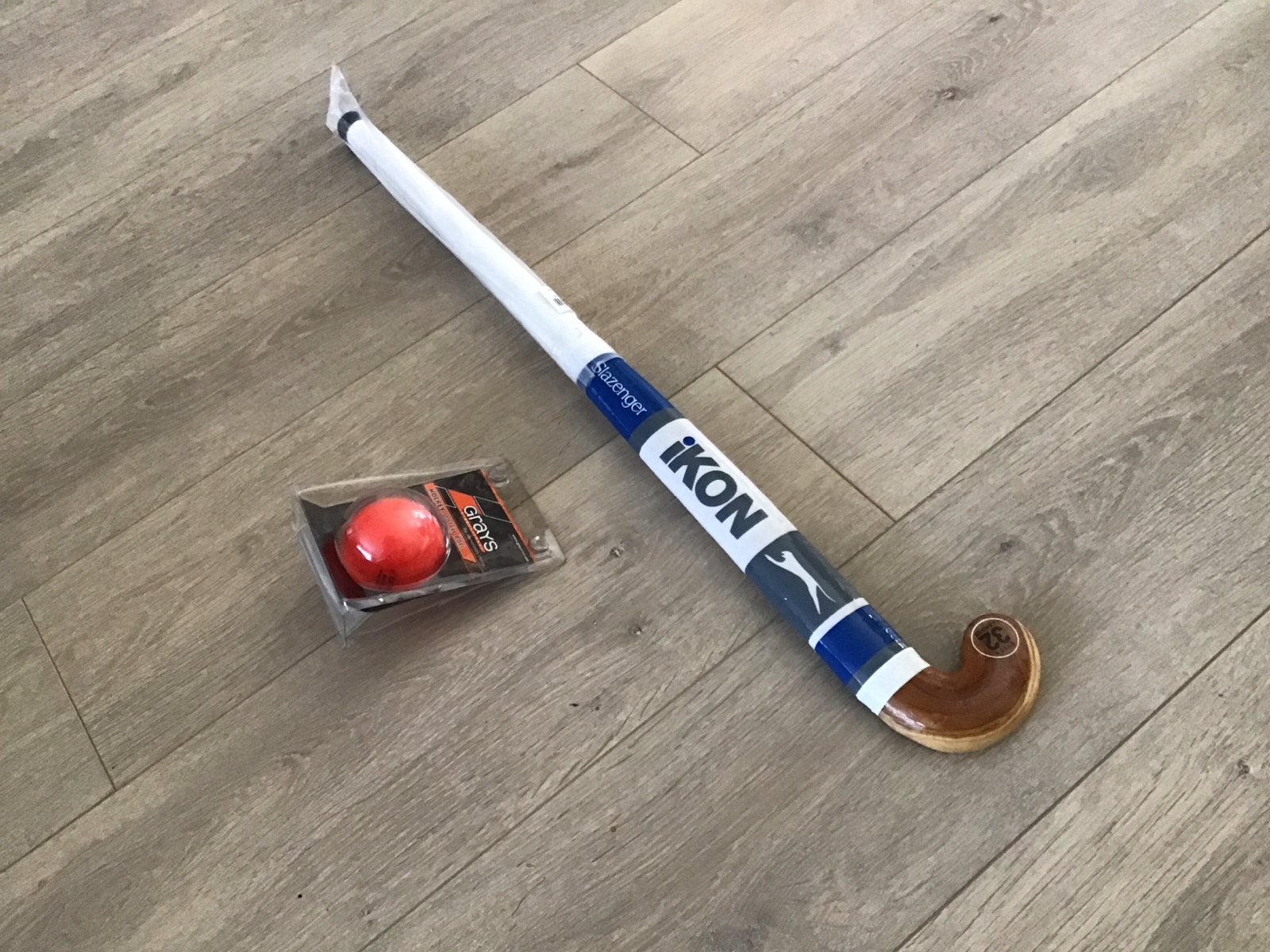 Slazenger Ikon Hockeystick 32 inch-Grays gratis hockeybal, Ophalen of Verzenden, Nieuw, Stick