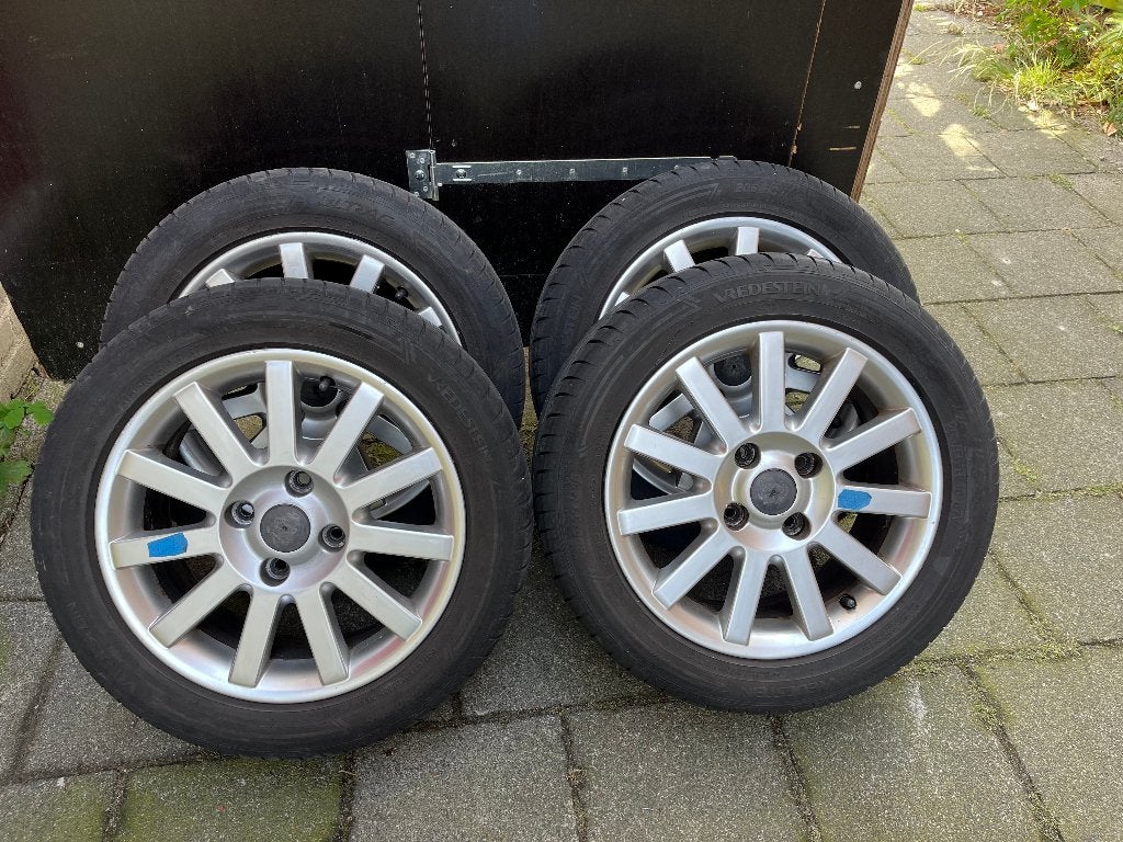 Set Volvo lichtmetalen velgen met Vredestein zomerbanden, Auto-onderdelen, Ophalen, 16 inch, Banden en Velgen, 205 mm