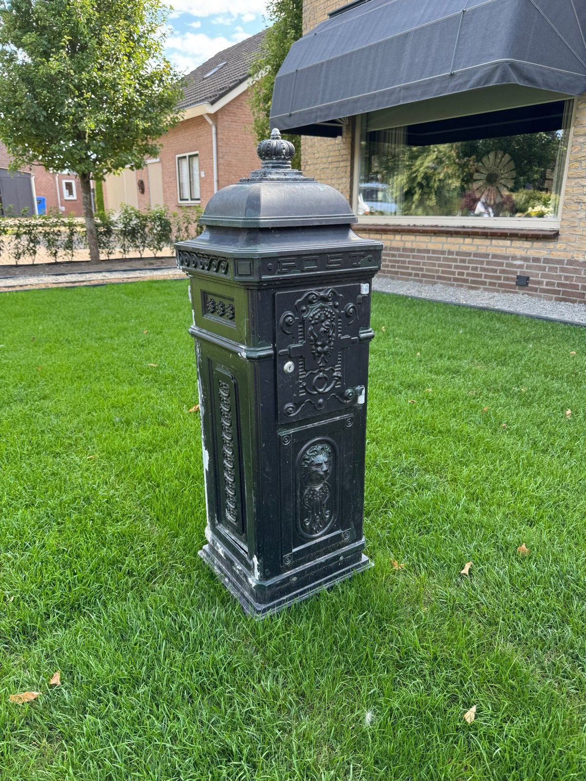 Antieke Engelse kolommenbrievenbus - Decoratief object, Tuin en Terras, Brievenbussen, Ophalen, Gebruikt, Aluminium, Staande brievenbus