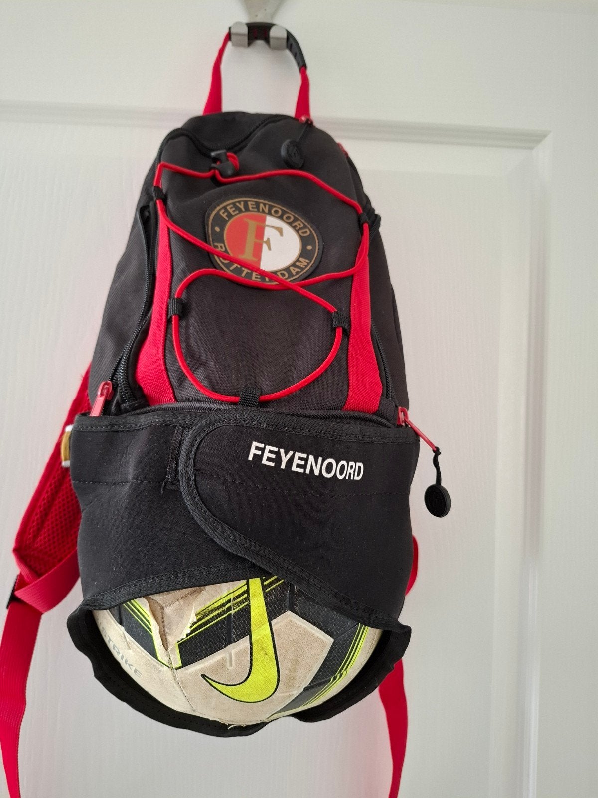 Feyenoord rugzak met balhouder - Ideaal voor sport, Overige merken, Ophalen of Verzenden, 30 tot 45 cm, Minder dan 25 cm