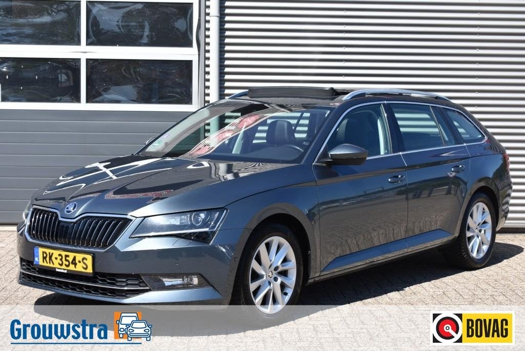 Skoda SUPERB COMBI 1.4 TSI DSG7 STYLE BUSINESS / P.DAK / EL., Auto's, Skoda, 730 kg, Gebruikt, Euro 6, 4 cilinders