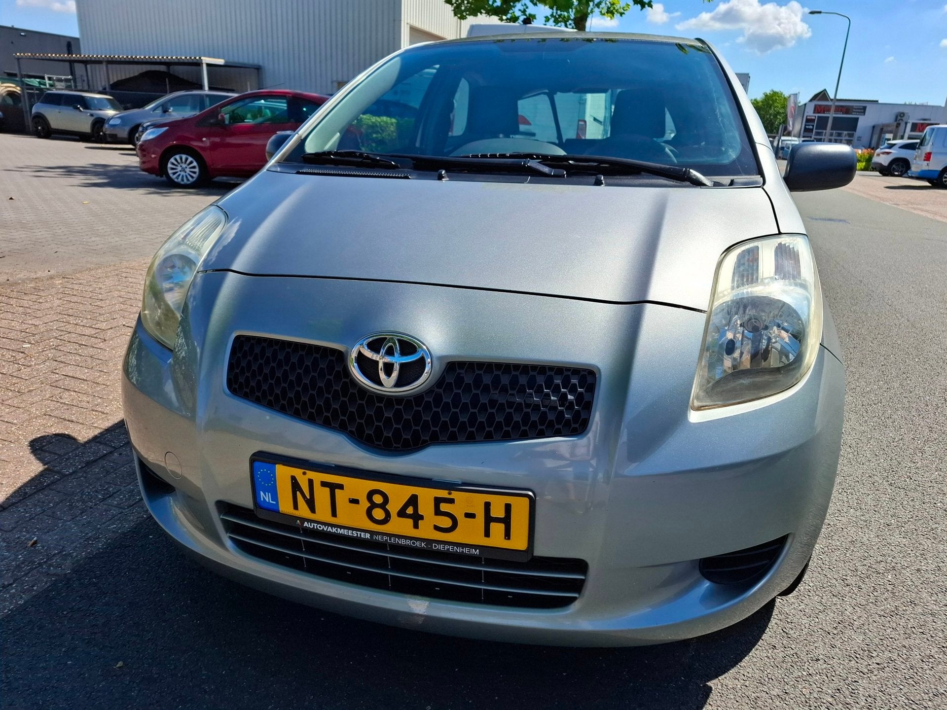 Toyota Yaris 1.0 VVTi AIRCO/TREKHAAK/NIEUWE APK!, Auto's, Voorwielaandrijving, Stof, Elektrische ramen, Bedrijf