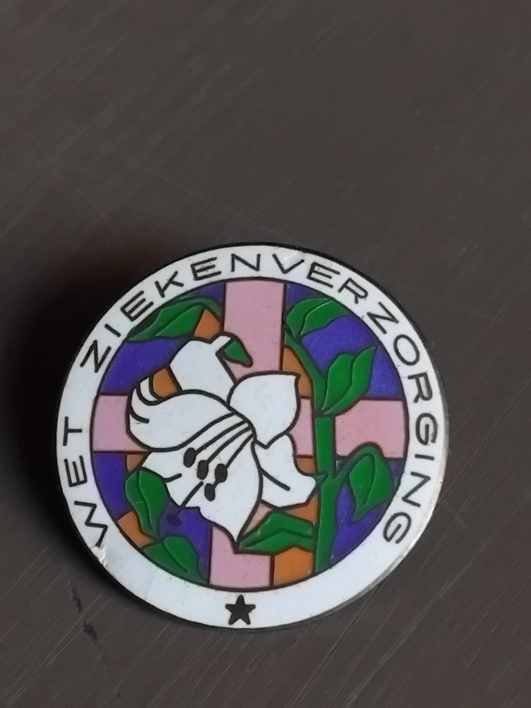 Ziekenverzorging Zilveren Speld Broche merk Zwaardje Zilver, Ophalen, Zo goed als nieuw, Overige onderwerpen, Speldje of Pin