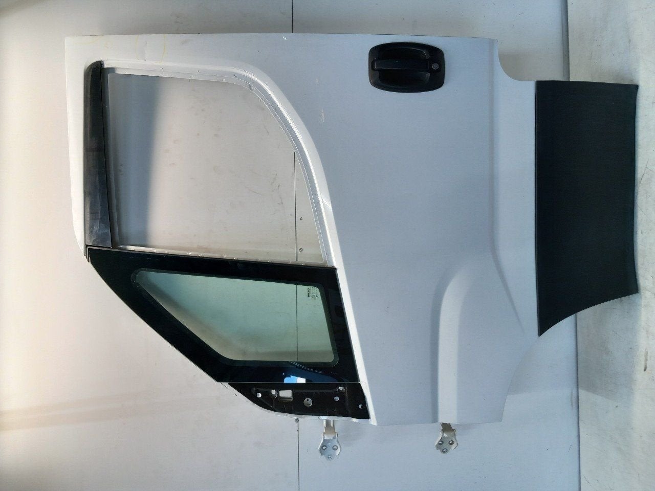 Portier links voor Iveco New Daily, Auto-onderdelen, Onderdelen@venauto.nl, Van der Ven Autorecycling B.V., Gebruikt, Ettenseweg 76, 4706 PB Roosendaal, The Netherlands