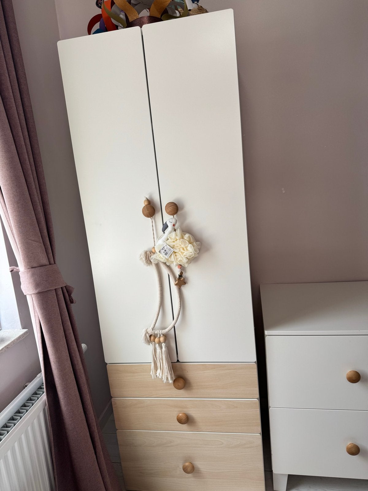 Witte kinderkledingkast van Ikea met lades en kledinghangers, Gebruikt, Met lade(s), 150 tot 200 cm, 25 tot 50 cm