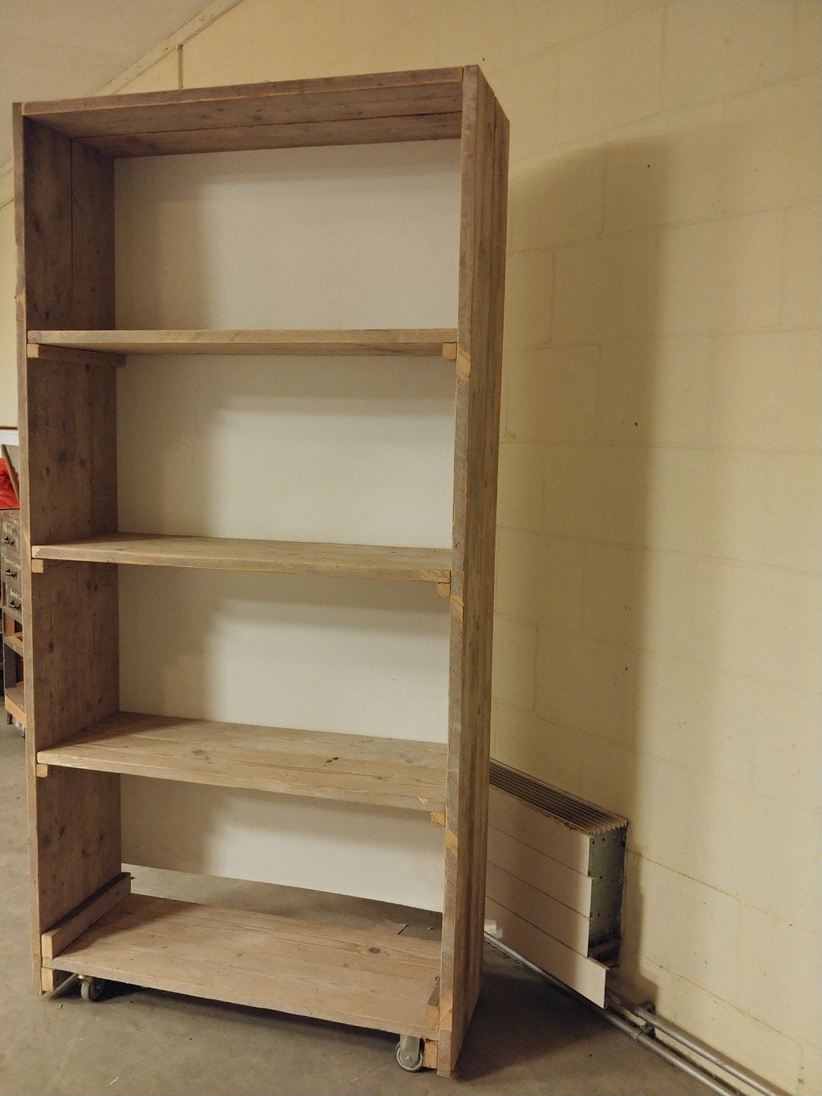 steigerhouten kast, Ophalen