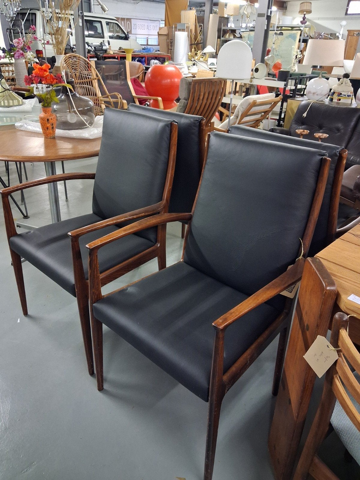 Set van 4 Palissander Stoelen met Zwart Lederen Bekleding, Ophalen