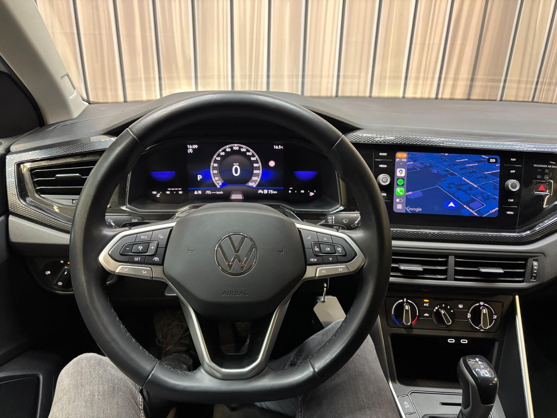 Volkswagen TAIGO 1.0 TSI Life Business|ACC|Carplay|Camera, Stof, Gebruikt, Automatische klimaatregeling, Bedrijf