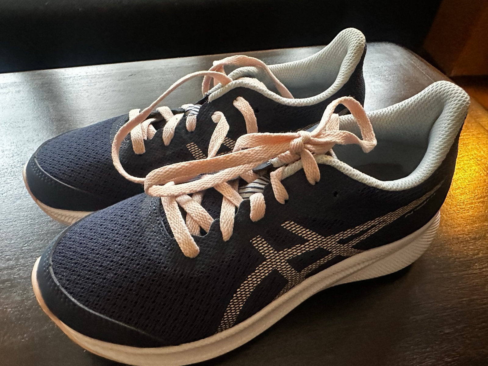 Asics sportschoenen maat 35 - zo goed als nieuw, Kinderen en Baby's, Ophalen of Verzenden, Zo goed als nieuw