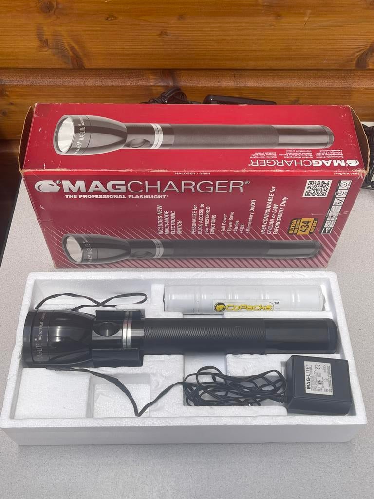 Magcharger The Professional Flashlight, Caravans en Kamperen, Zaklampen, Ophalen of Verzenden, Zo goed als nieuw, Batterij