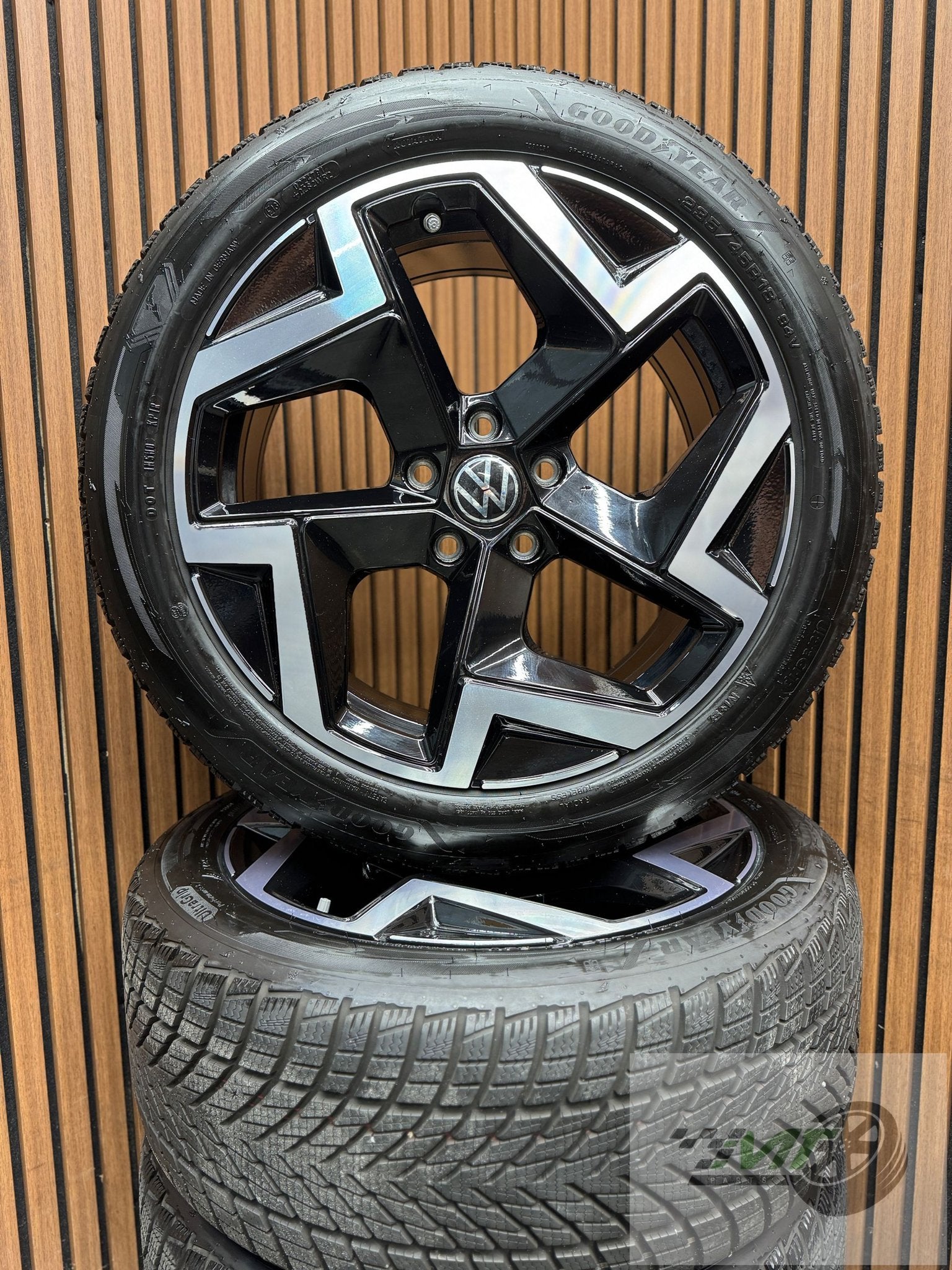 ️18” Vw Passat B9 B8 RLine COVENTRY WINTER 235 45 napoli OE, Auto-onderdelen, Banden en Velgen, 18 inch, Gebruikt, -, -