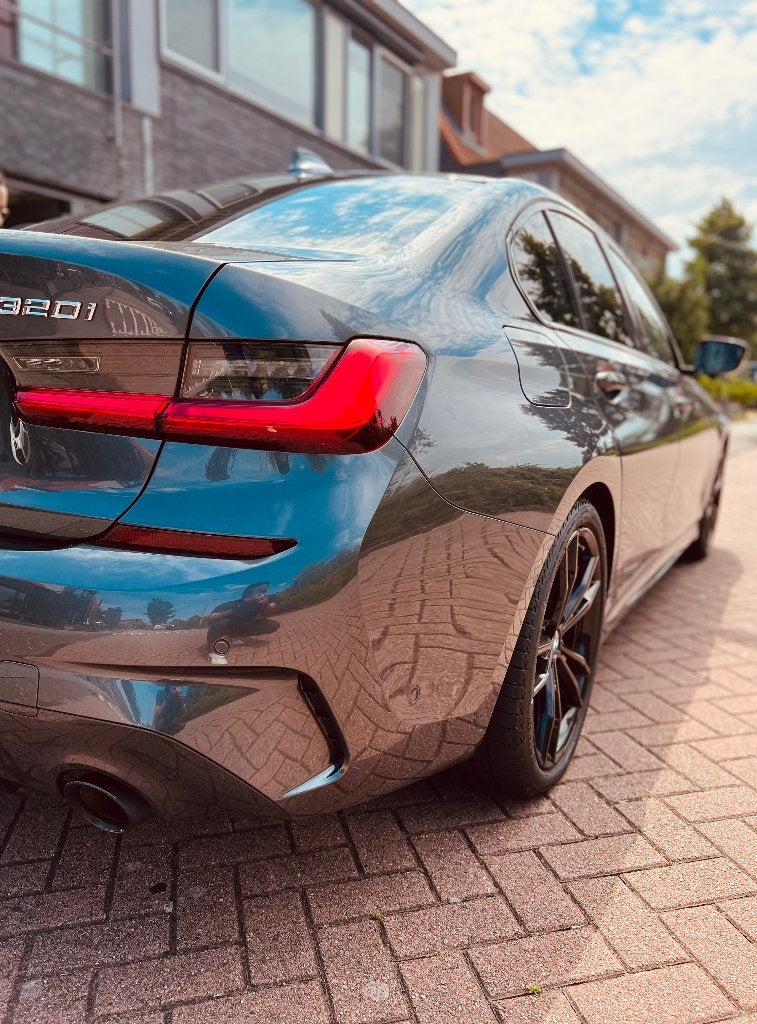 BMW 3-Serie 320i 184pk Aut 2021 Grijs, Auto's, Zwart, 4 cilinders, 1600 kg, Sedan