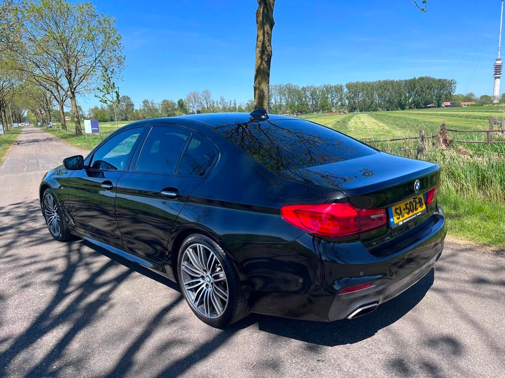 BMW 5-serie 520i High Executive, head-up, 360 camera schuifd, Achterwielaandrijving, Gebruikt, Euro 6, 4 cilinders