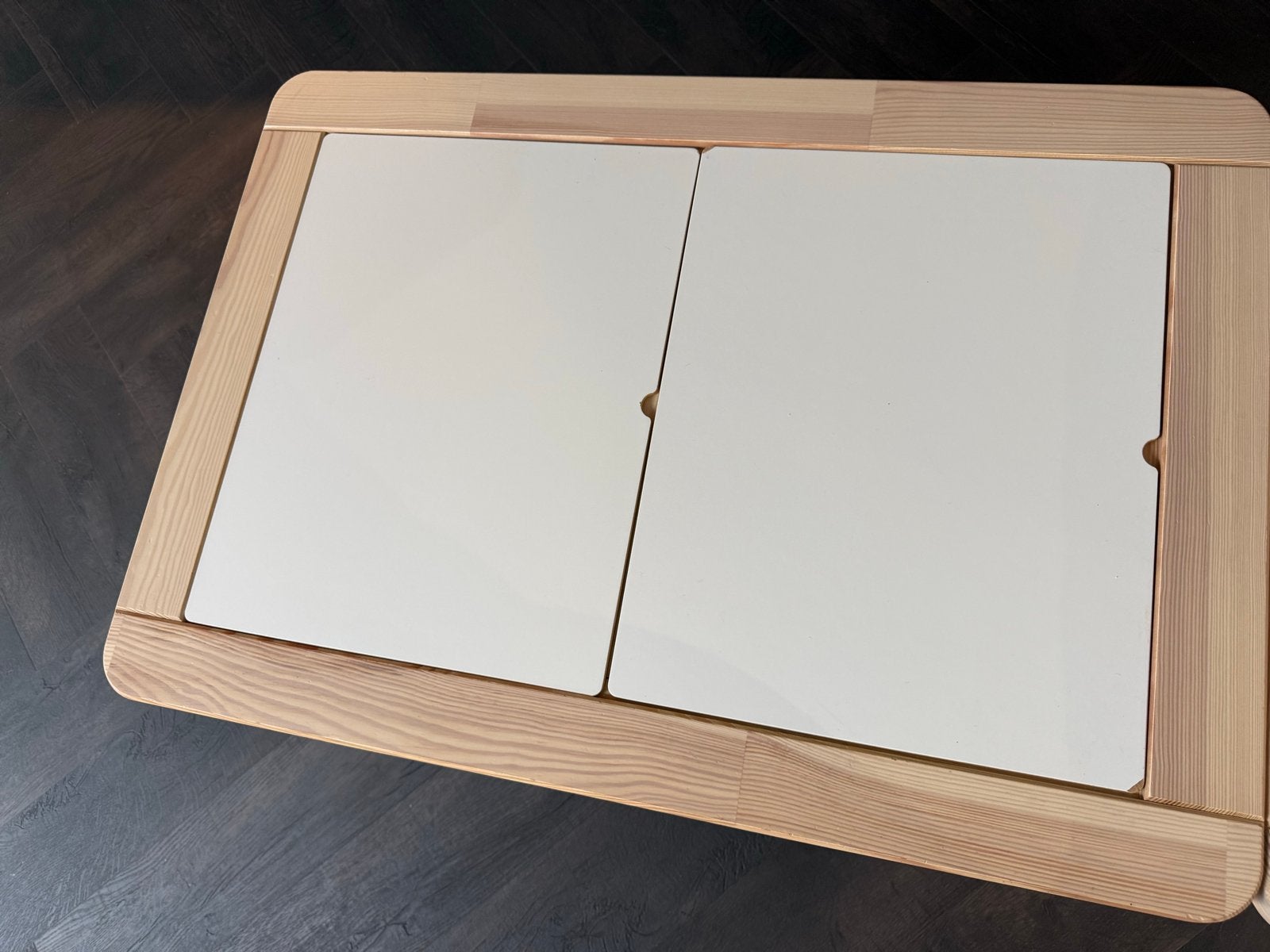 1 x IKEA FLISAT Kindertafel met opbergruimte, 83x58 cm, Ophalen, Zo goed als nieuw, Tafel(s)