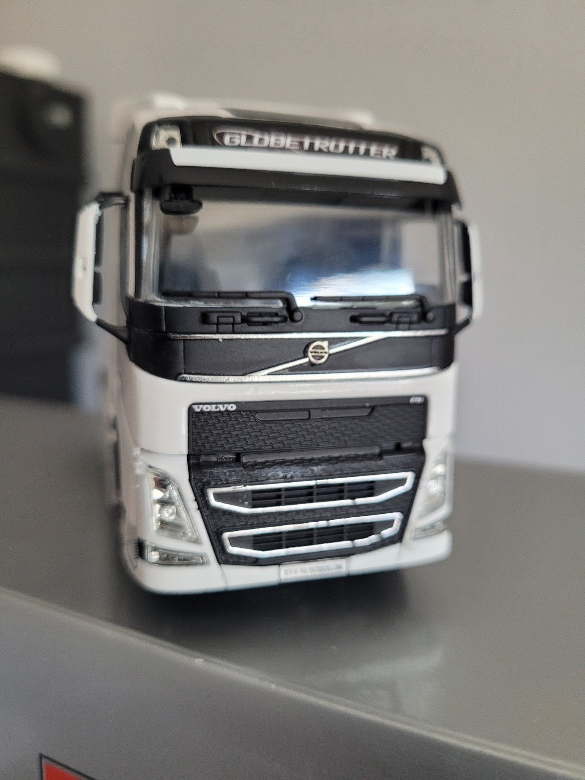 Wsi Volvo FH4 GLOBETROTTER White, Ophalen of Verzenden, Zo goed als nieuw, Bus of Vrachtwagen, Wsi