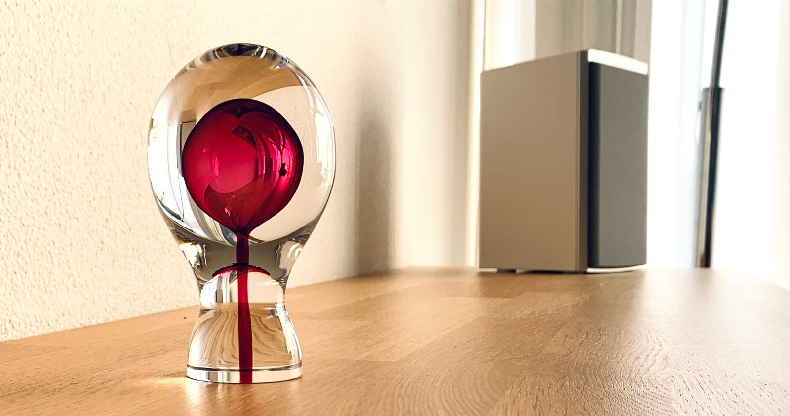 Glazen kunstobject met rode kern - Modern design, Antiek en Kunst, Ophalen of Verzenden, Object, Rood, Glas