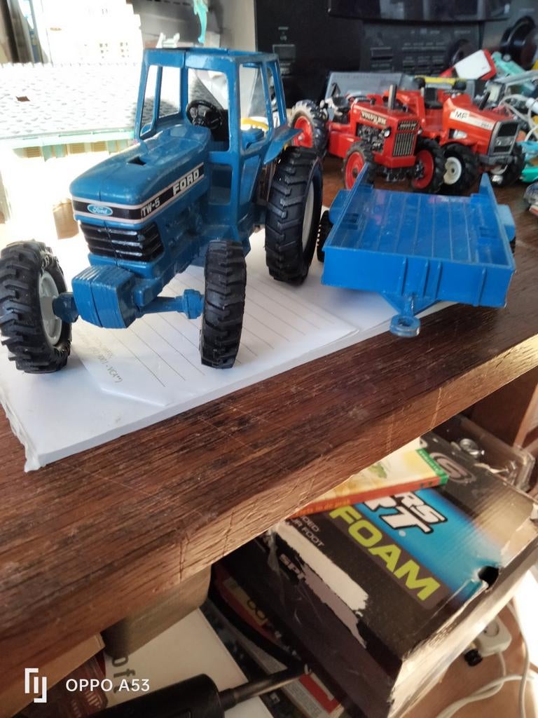 Traktor Ford 124 draai as plus kar van metaal, Ophalen of Verzenden