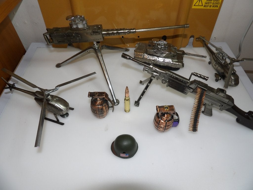 Militaire Aansteker Verzameling 9 stuks., Overige gebieden, Verzenden, Overige typen, Overige soorten