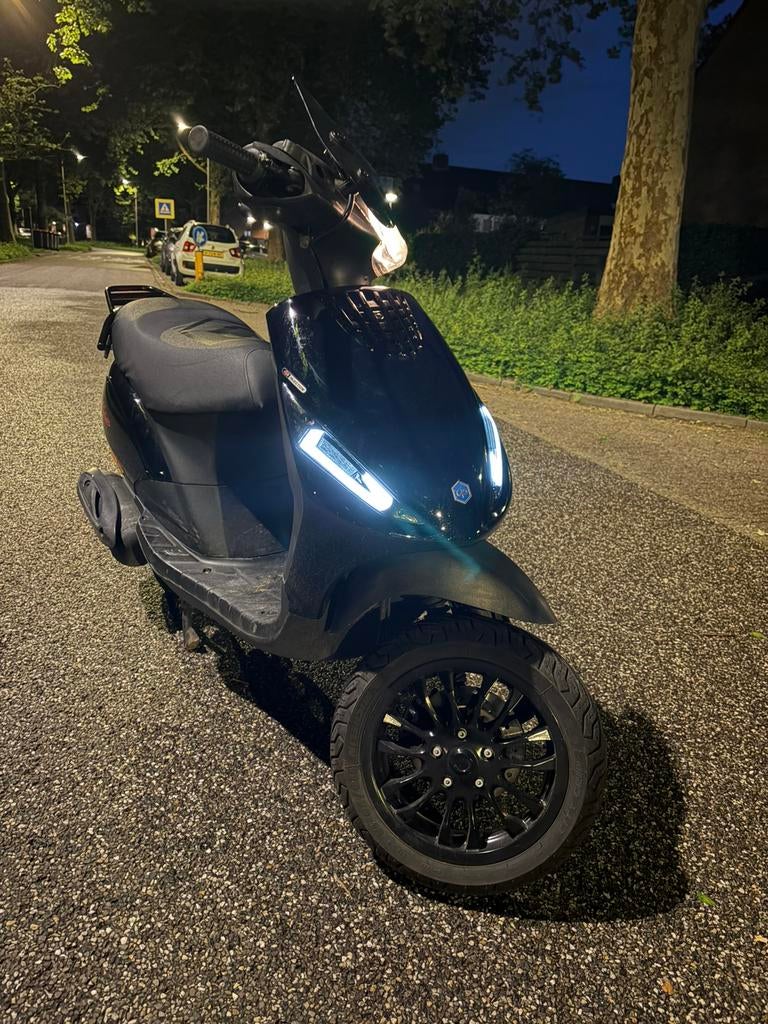 Piaggio zip 50cc 4t snor, Fietsen en Brommers, Ophalen of Verzenden, Zo goed als nieuw, Benzine, Piaggio