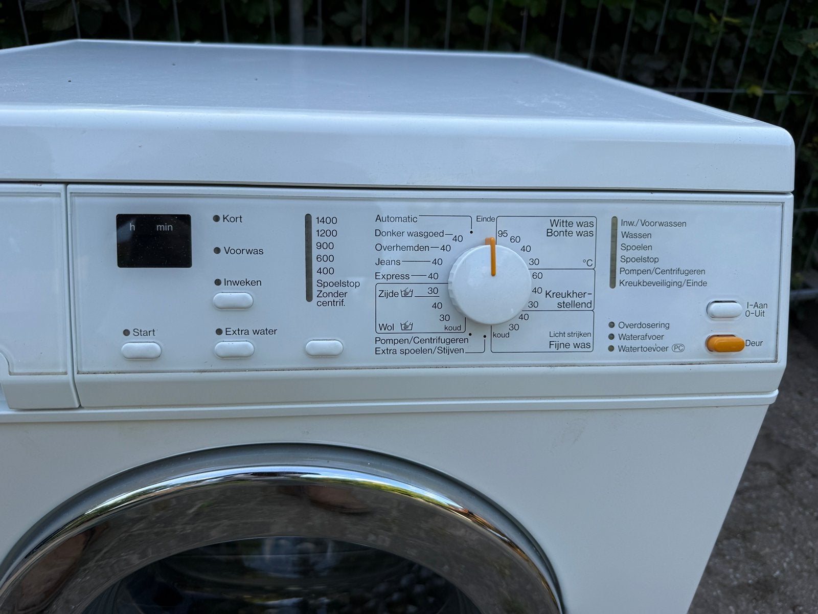 Miele wasmaschine met een klein defect gratis af te halen, Witgoed en Apparatuur, 1200 tot 1600 toeren, Gebruikt, 4 tot 6 kg, Ophalen of Verzenden