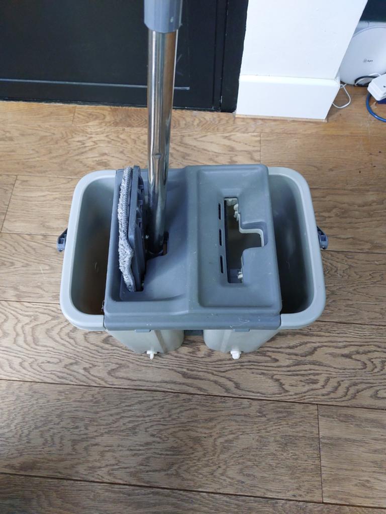 Dweilsysteem met emmer en mop, Huis en Inrichting, Ophalen, Dweilemmer, -bak, of -wagen
