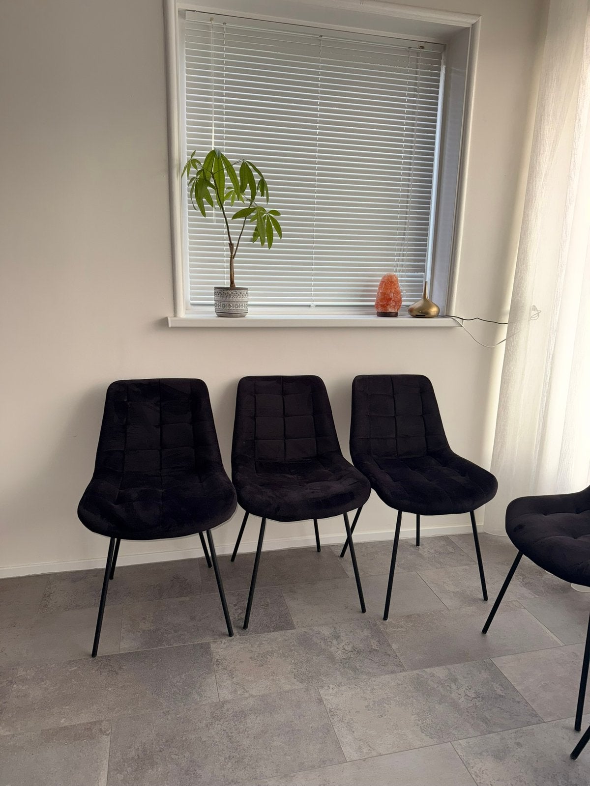 Set van 4 suede eetkamerstoelen zwart, Ophalen, Zo goed als nieuw, Zwart, Vier