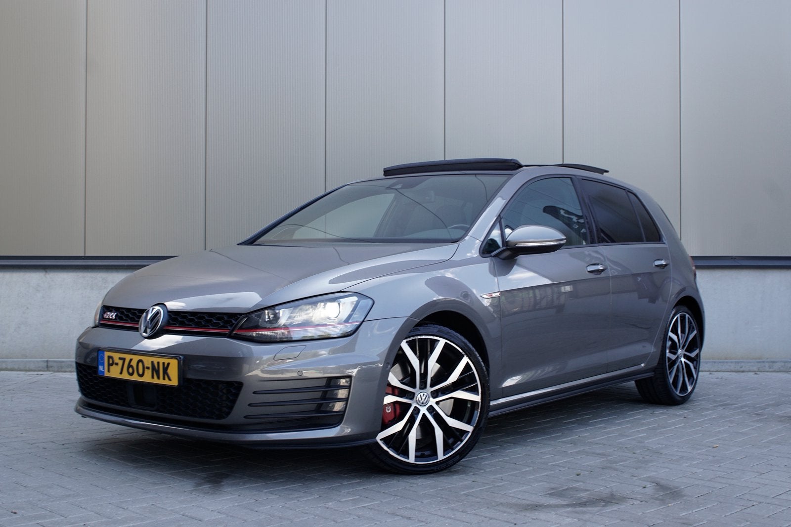 Volkswagen Golf 2.0 TSI GTI | Pano | DYN Audio | Acc |, Auto's, Dealer onderhouden, Zwart, 4 cilinders, 1984 cc