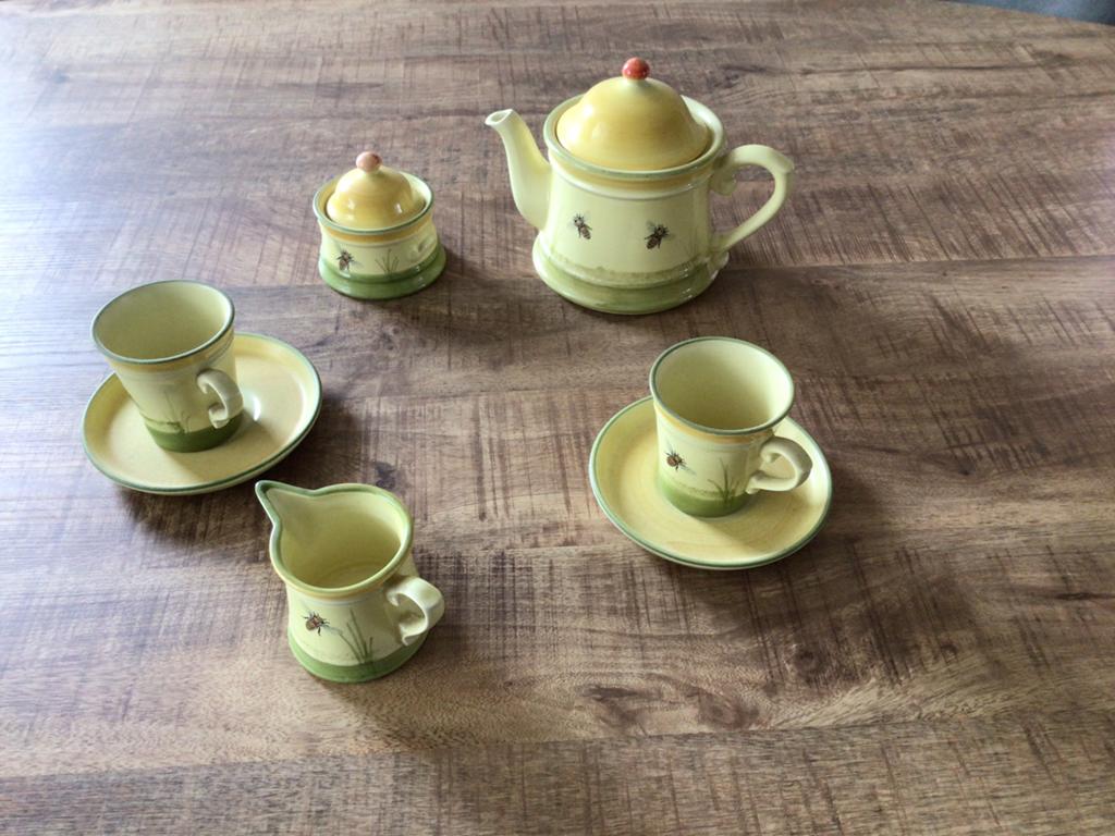 Servies. Theeservies Bijenservies onbeschadigd!, Ophalen of Verzenden