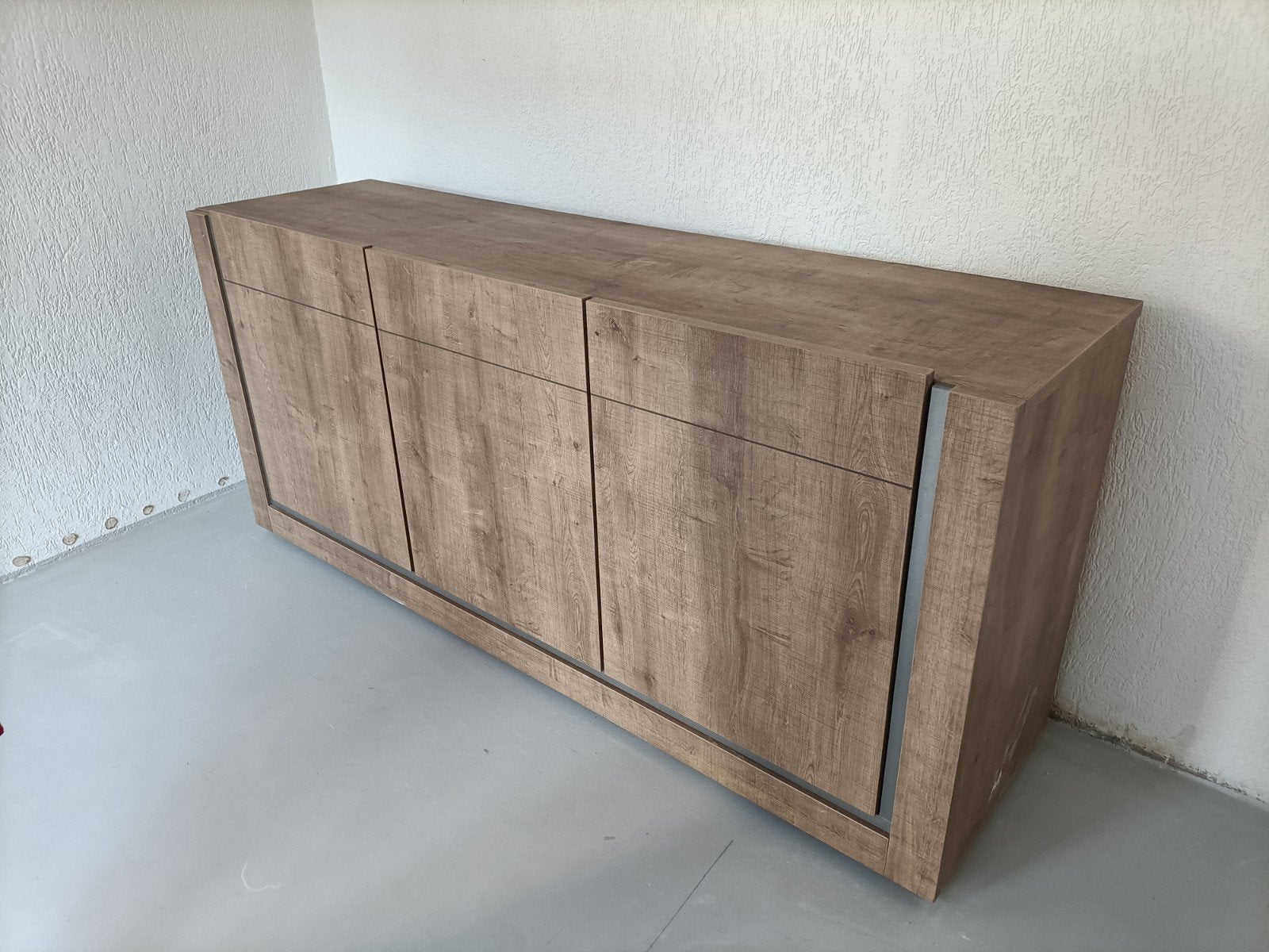 Dressoir 197x53x90 cm met 3 deuren . Gratis, Ophalen, Gebruikt, 150 tot 200 cm, Met deur(en)