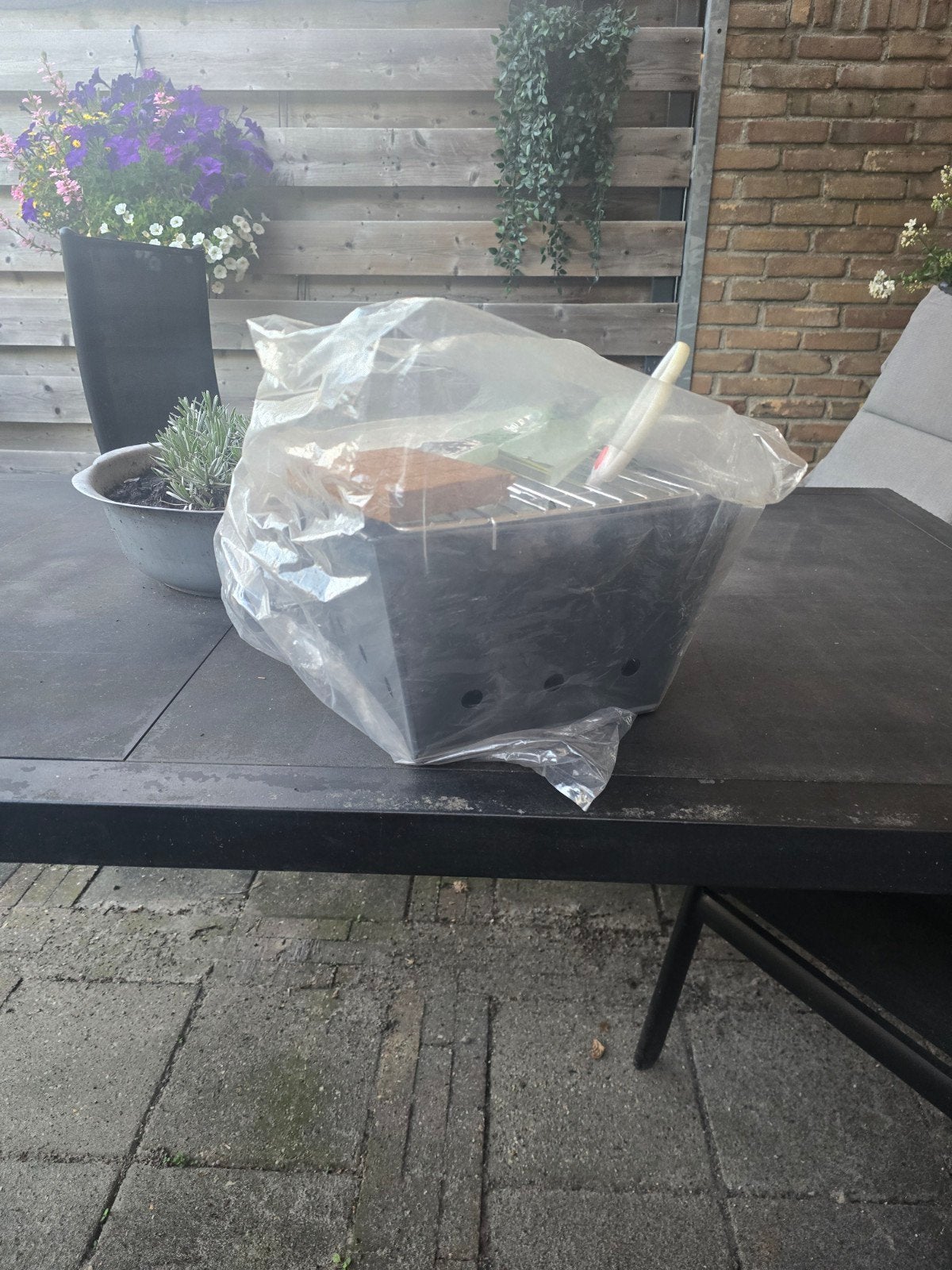 Tafel BBQ nieuw in plastic met vleestang en aanmaakblokjes, Ophalen, Nieuw