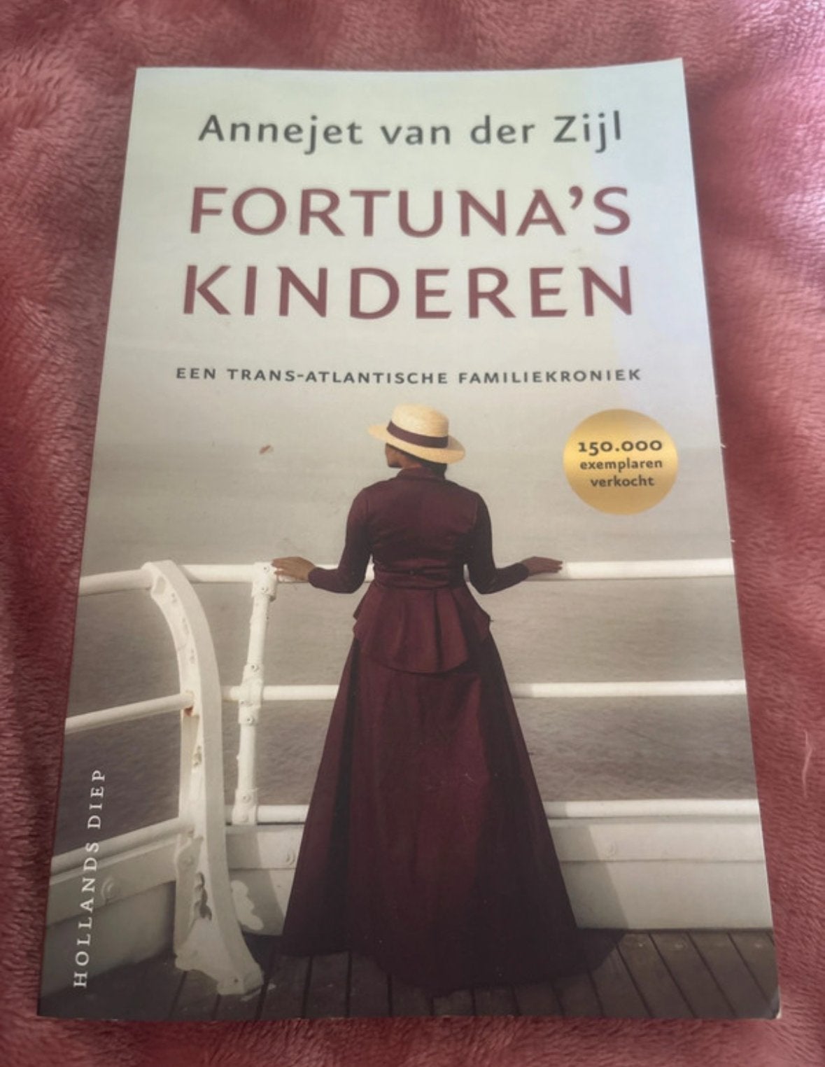 Fortuna's Kinderen - Annejet van der Zijl (Boek), Boeken, Ophalen of Verzenden, Zo goed als nieuw, Nederland