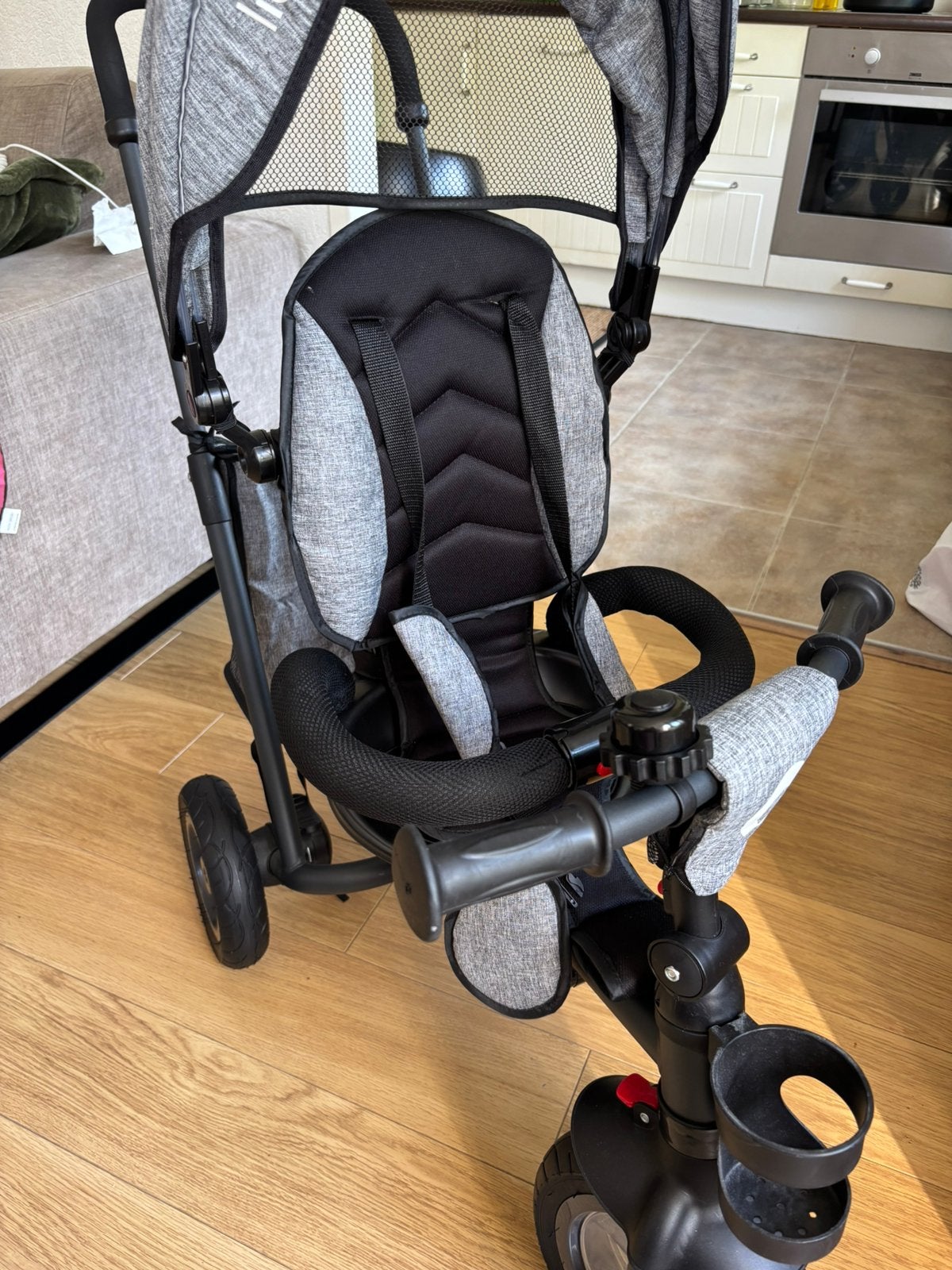 Lionelo driewieler met duwstang, Fietsen en Brommers, Ophalen, Nieuw, Duwstang