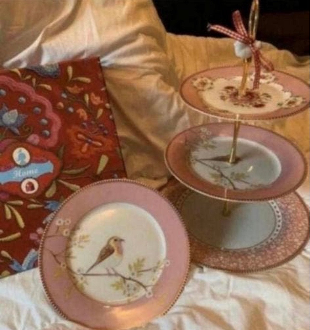 Pip Studio etagère met 4 borden - vogel design Roze of Blauw, Ophalen of Verzenden, Zo goed als nieuw, Etagère, Steen/keramiek