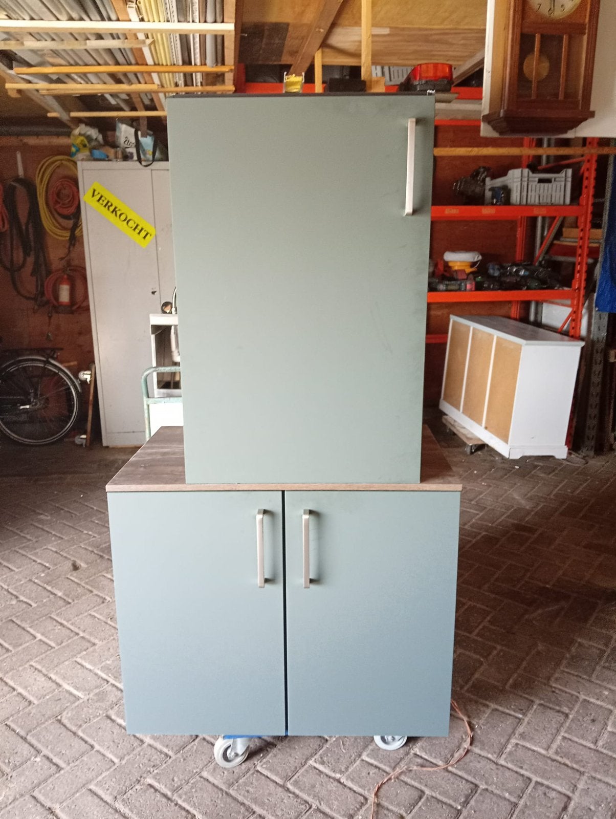 2 kastjes voor keuken, schuur of bijkeuken, Ophalen, Zo goed als nieuw