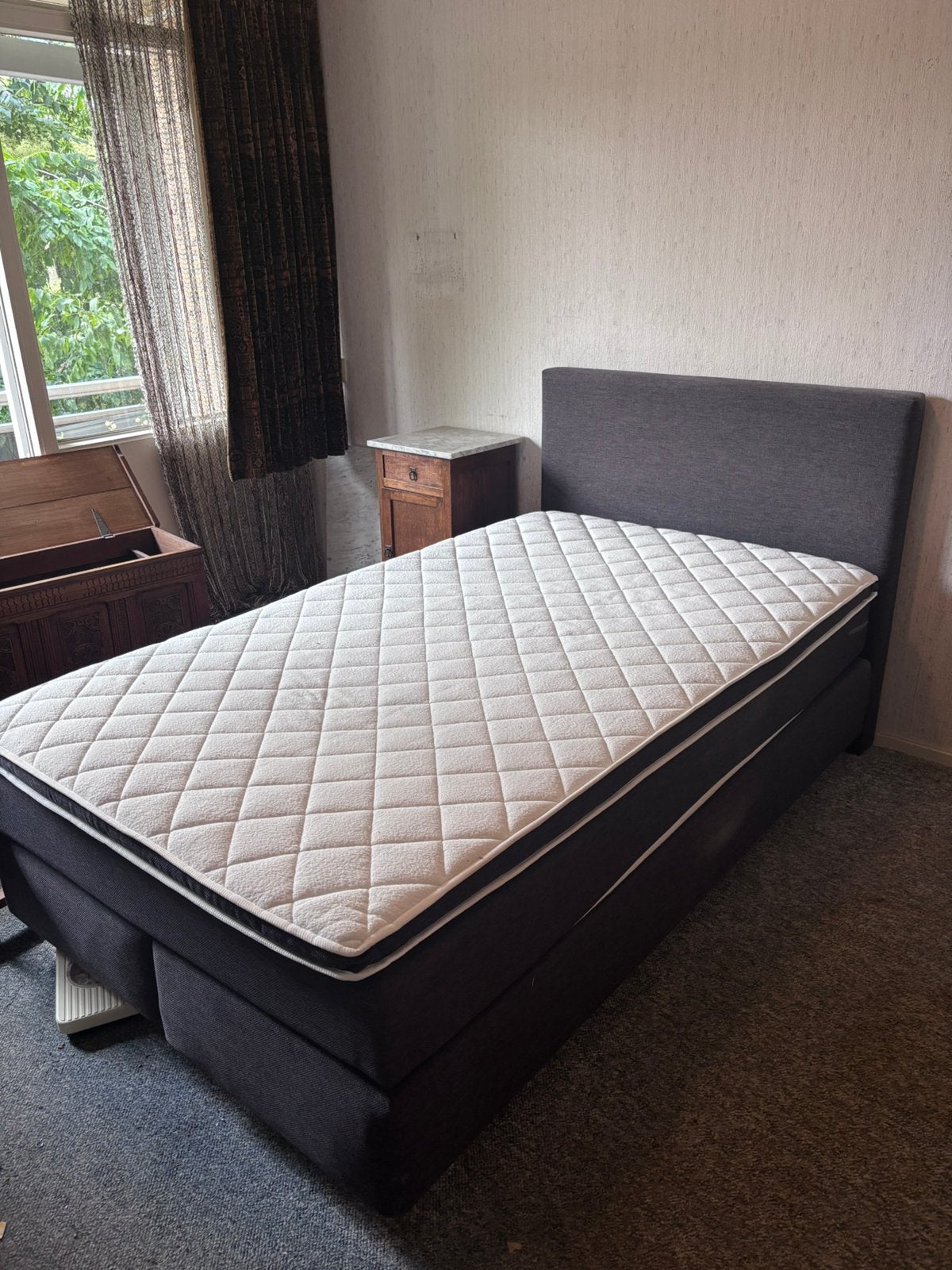 Bed twijfelaar 120x200cm met topper, Huis en Inrichting, Slaapkamer | Boxsprings, Ophalen, Zwart, Zo goed als nieuw, Twijfelaar