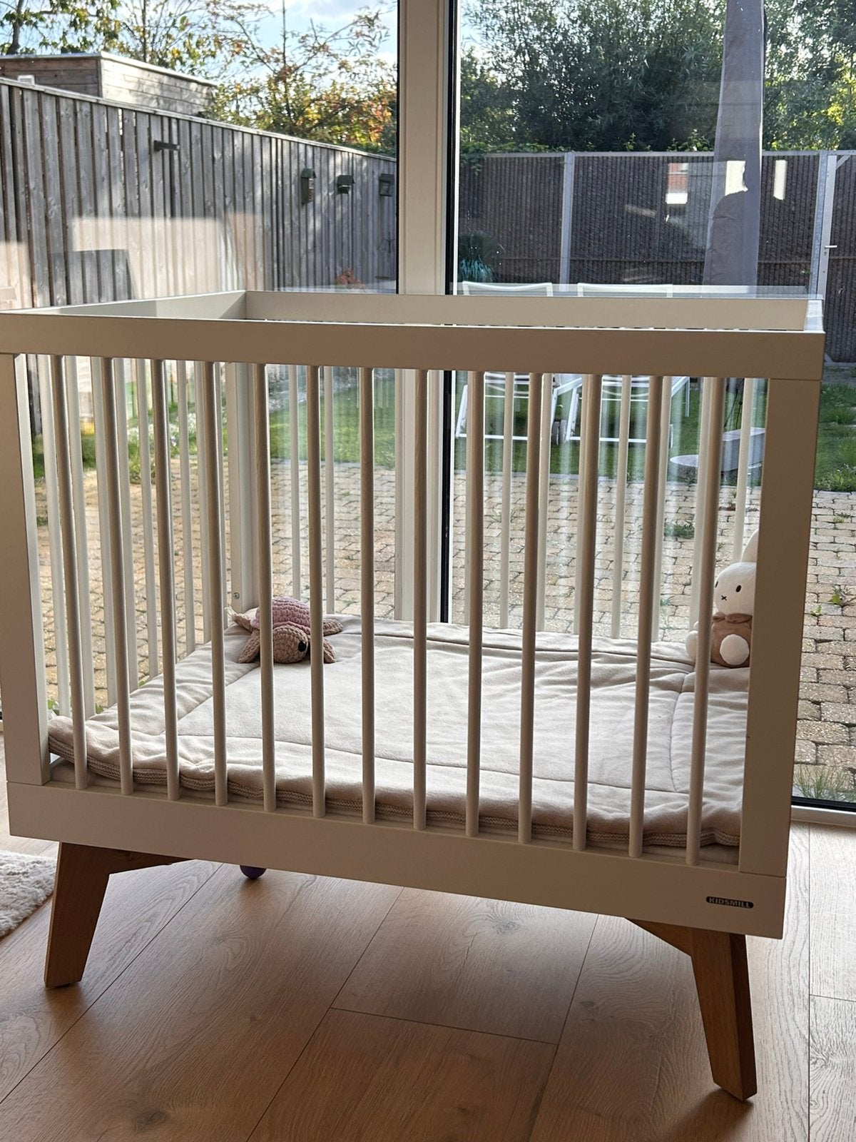 Kidsmill sixties box wit/ eiken incl matras en boxkleed, Ophalen, Zo goed als nieuw, Boxkleed