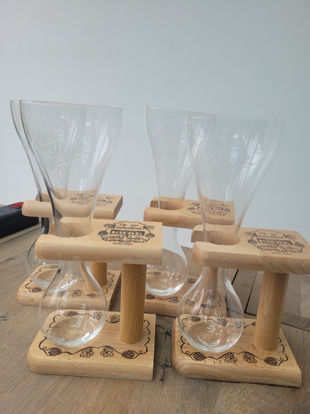 Pauwels Kwak bierglazen met houten standaard - 4 stuks, Verzamelen, Ophalen, Gebruikt, Glas of Glazen, Overige merken