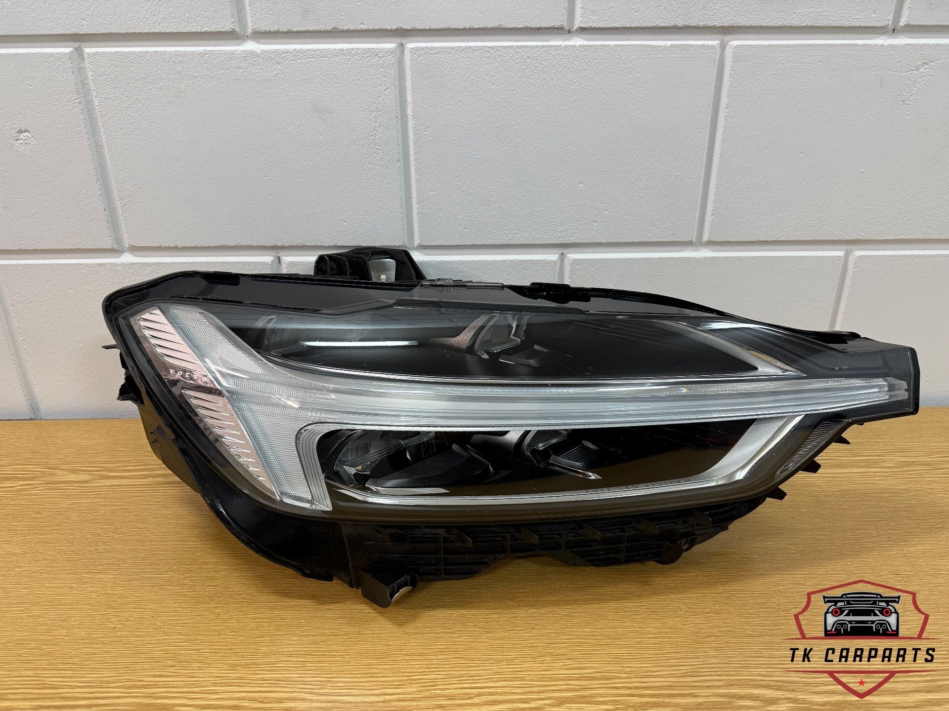 Volvo Xc60 full led system koplamp R 31655231, Gebruikt, Gunnar Engellaus vag 8
405 31  Gothenburg, SE, Info@volvocars.com, Ophalen of Verzenden